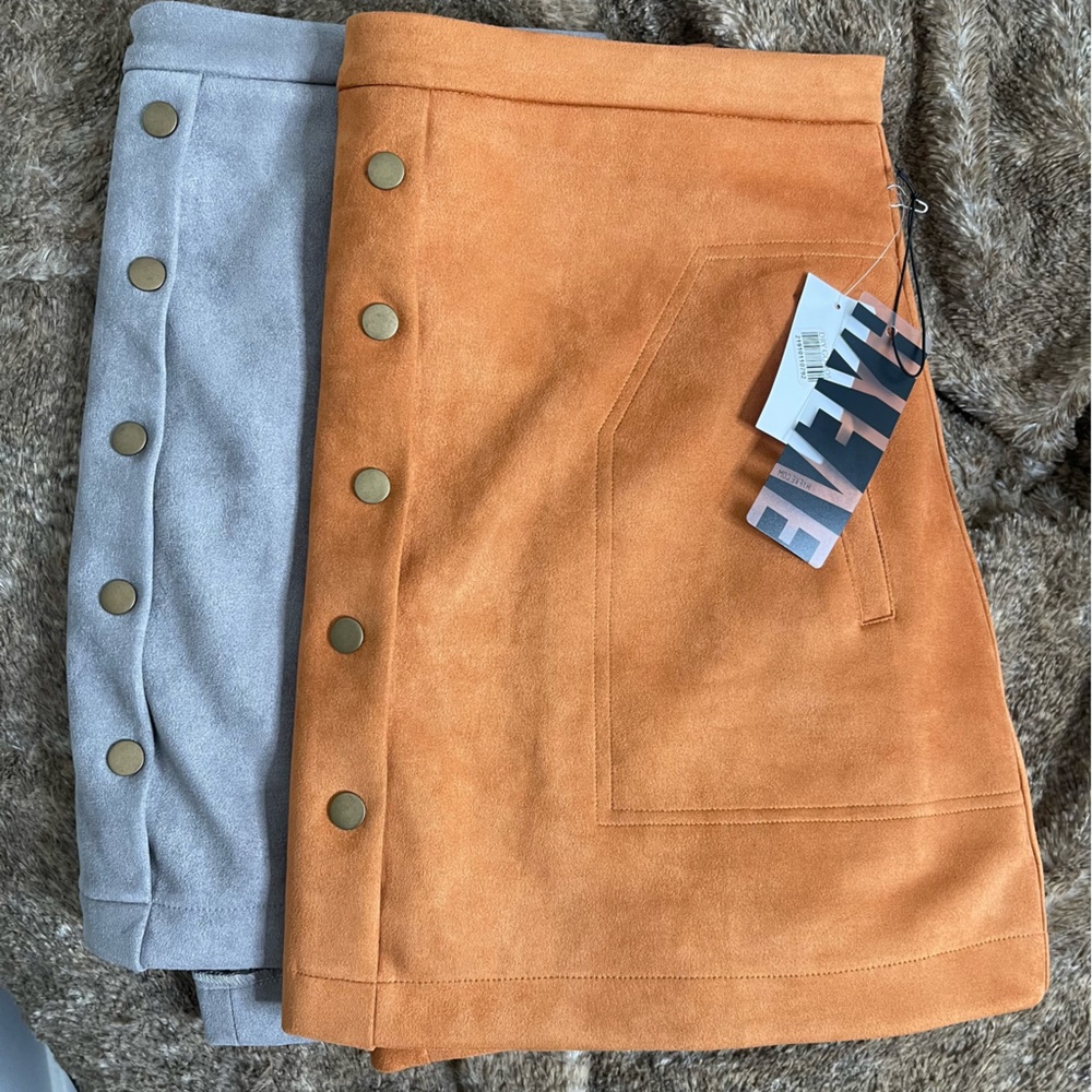 Hyfve Gray Button Front Suede High Waist A-Line Mini Skirt with Pockets / Large - Picture 8 of 9